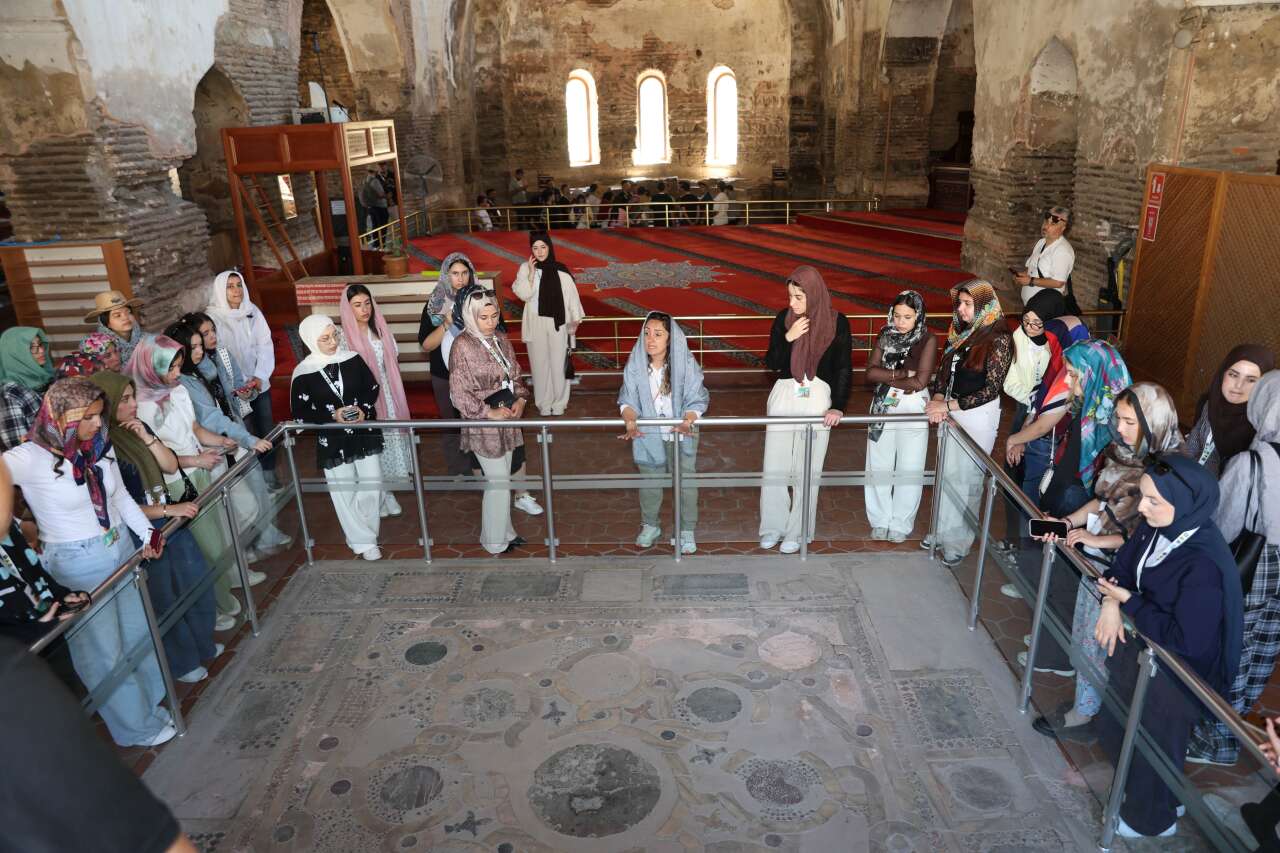 Kitabı okuyan, sınavı geçen YHT ile gidiyor! Konyalı liseliler kuruluşun şehrinde 7
